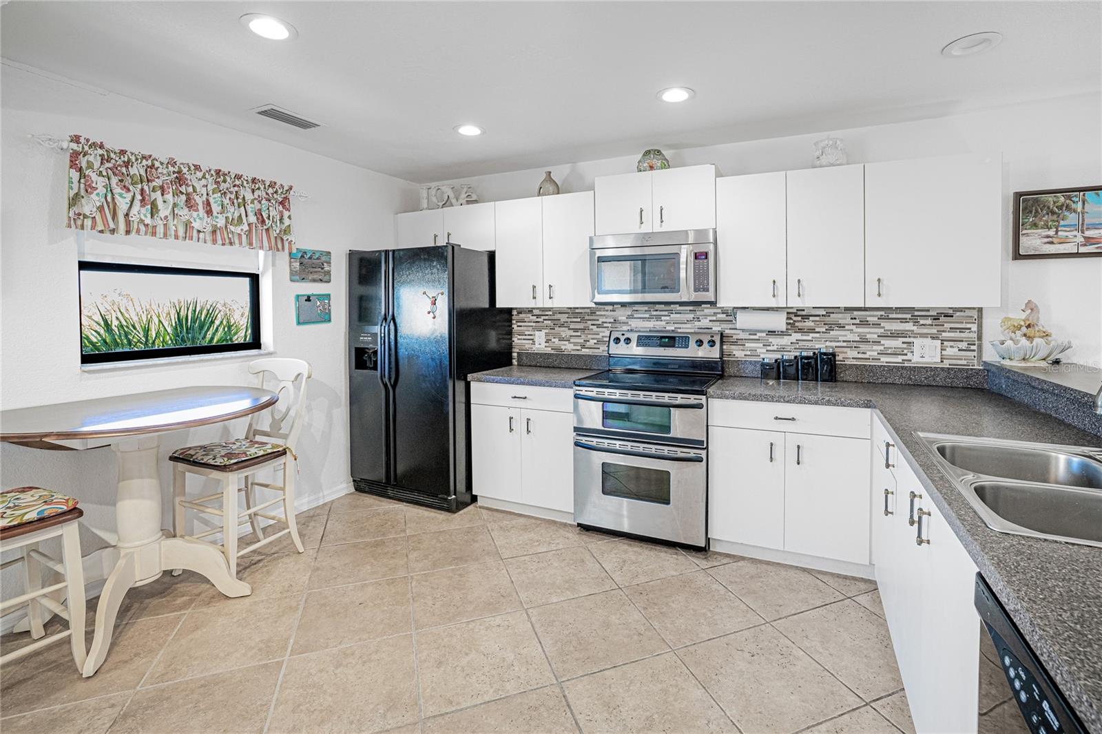 Image 5 of 48 For 175 Kings Highway 1131