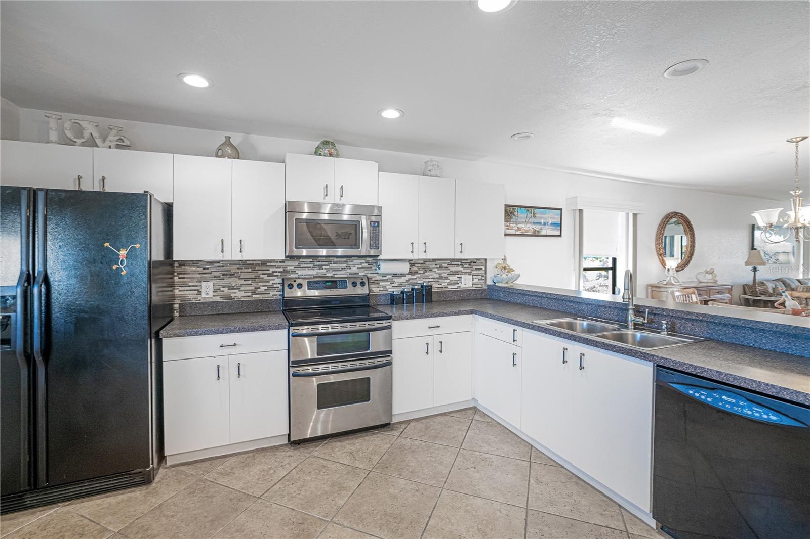 Image 6 of 48 For 175 Kings Highway 1131