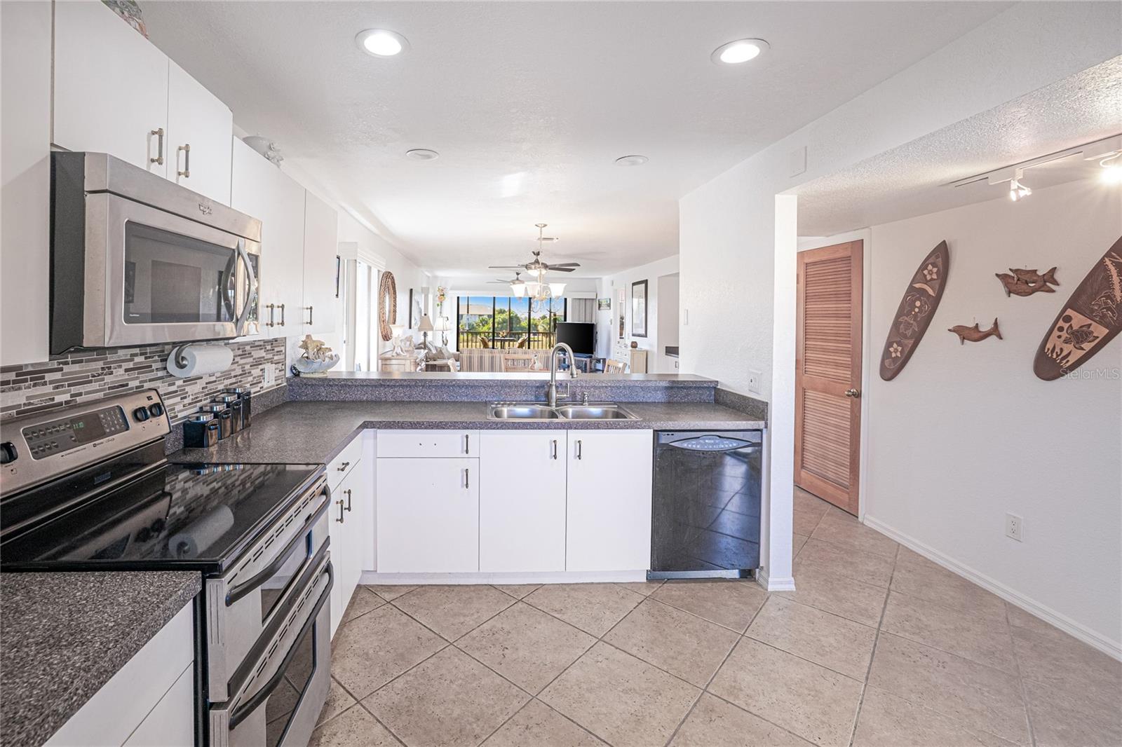 Image 8 of 48 For 175 Kings Highway 1131