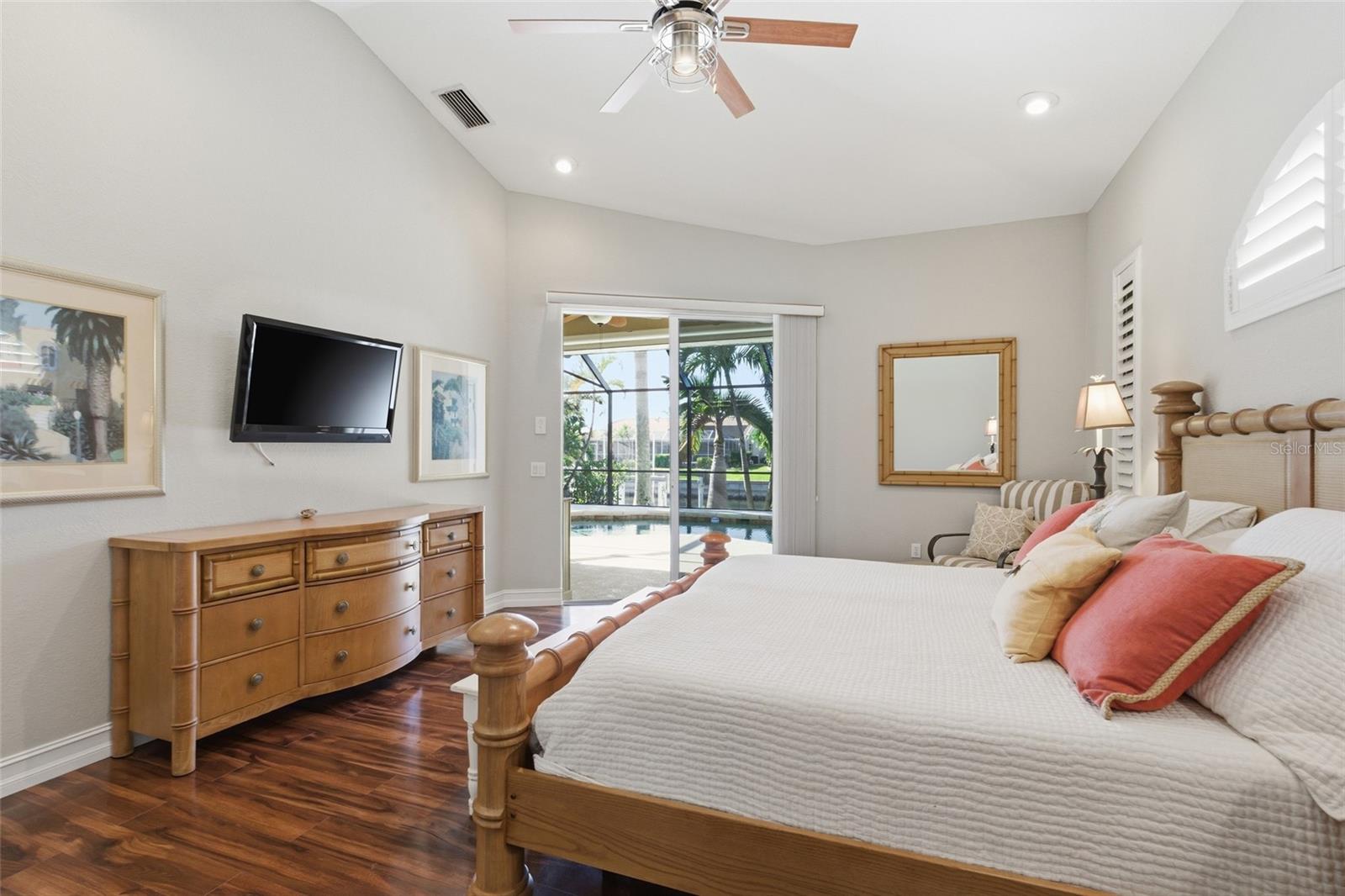 Image 18 of 47 For 521 Eleuthera Drive