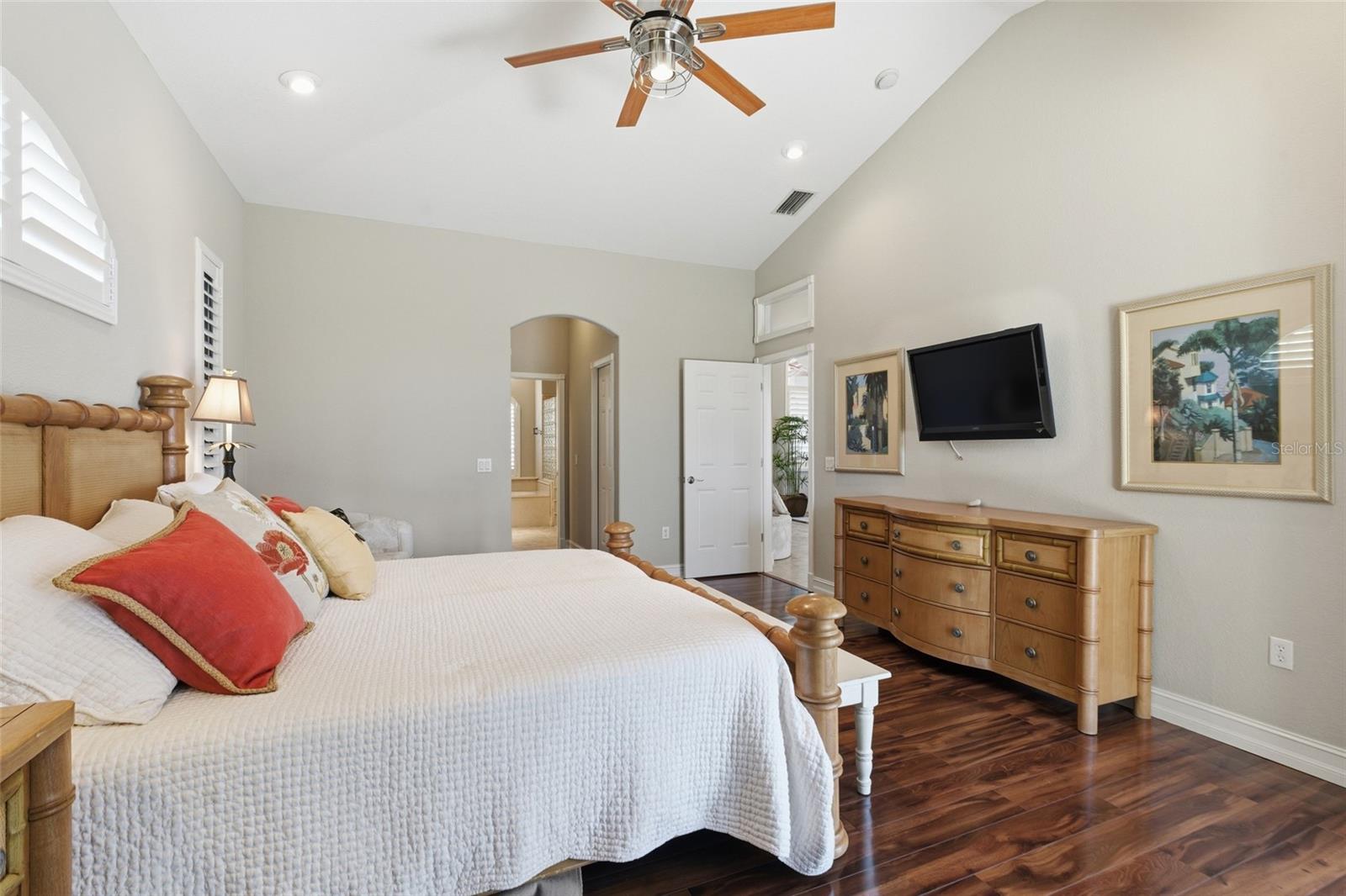 Image 19 of 47 For 521 Eleuthera Drive