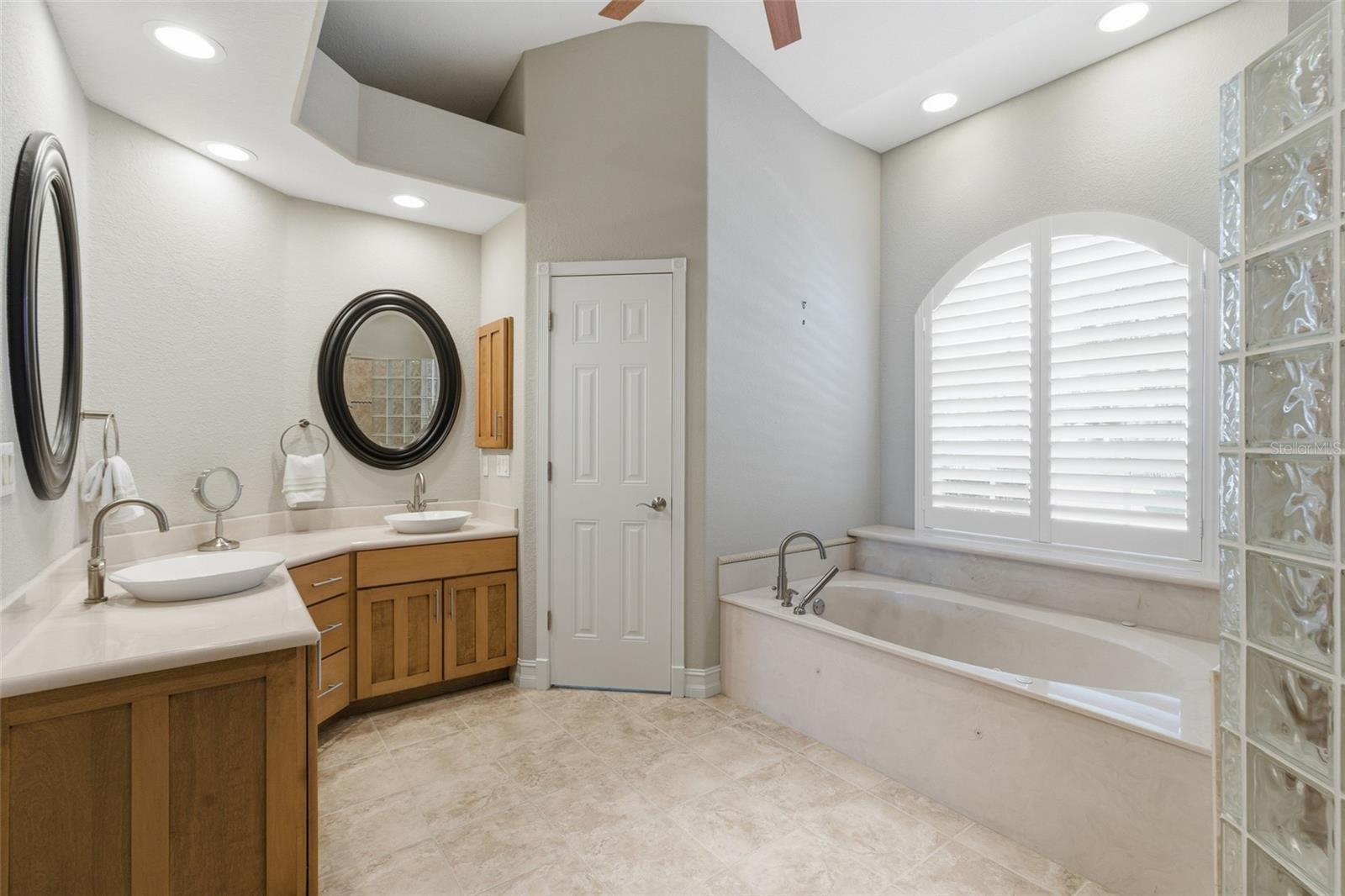 Image 20 of 47 For 521 Eleuthera Drive