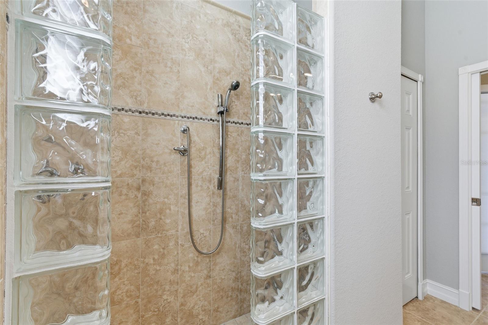 Image 27 of 47 For 521 Eleuthera Drive