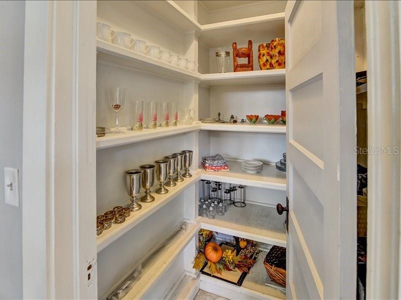 Image 10 of 27 For 606 Oak Street