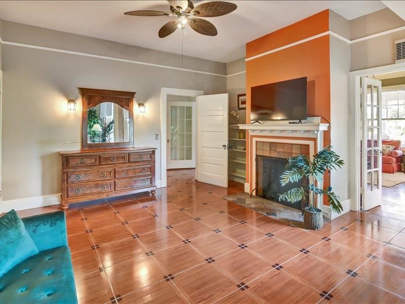 Image 13 of 27 For 606 Oak Street