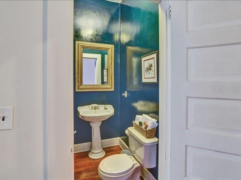 Image 14 of 27 For 606 Oak Street