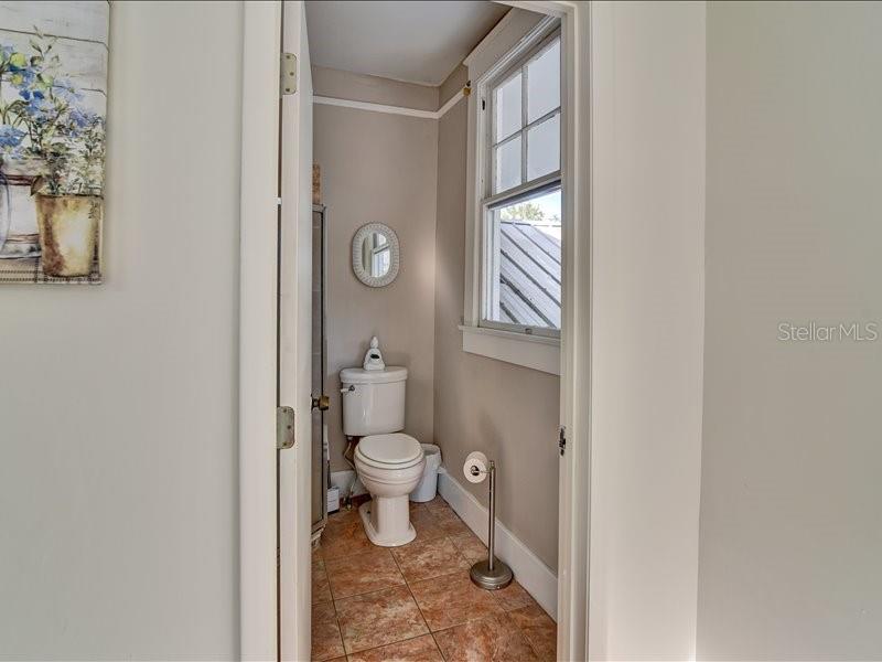 Image 16 of 27 For 606 Oak Street