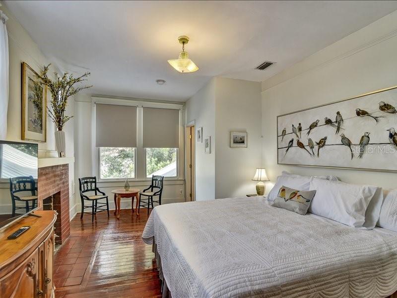 Image 17 of 27 For 606 Oak Street