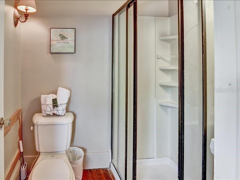 Image 18 of 27 For 606 Oak Street