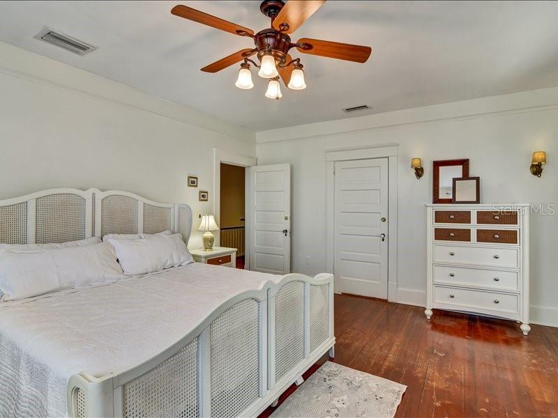 Image 19 of 27 For 606 Oak Street