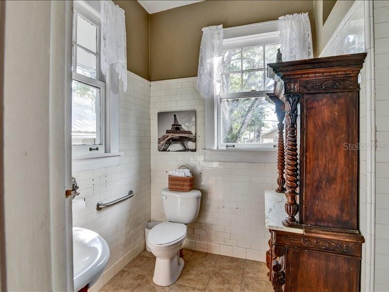 Image 22 of 27 For 606 Oak Street