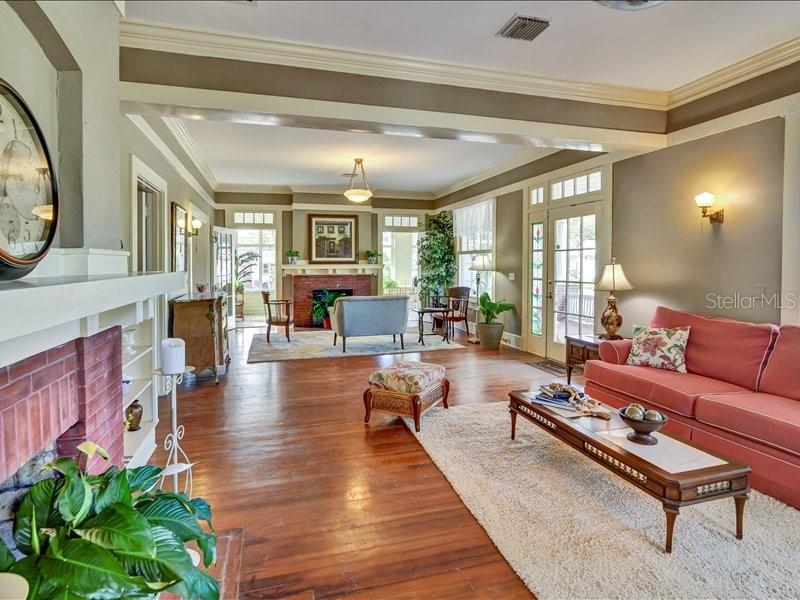 Image 4 of 27 For 606 Oak Street