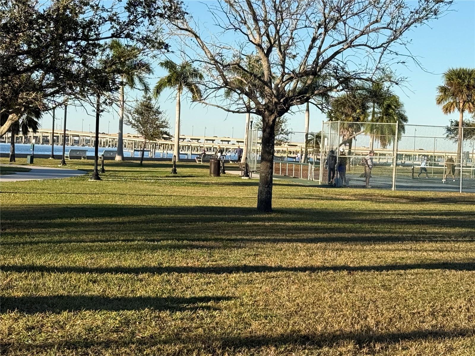 Image 2 of 19 For 621 Or 625 Retta Esplanade