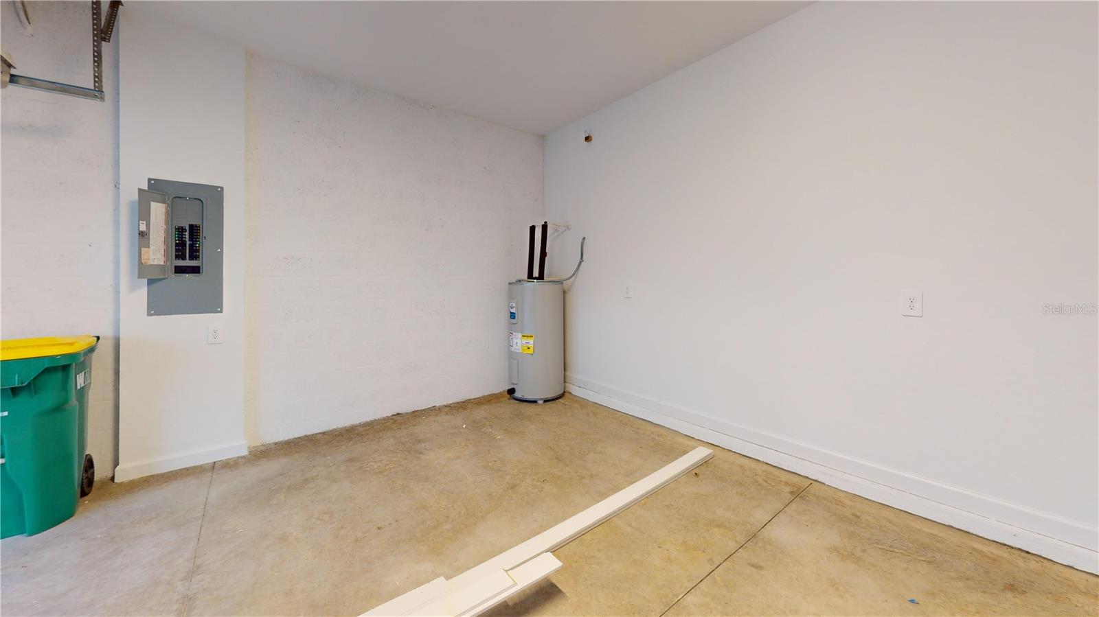 Image 21 of 43 For 7773 Lakes Edge Lane