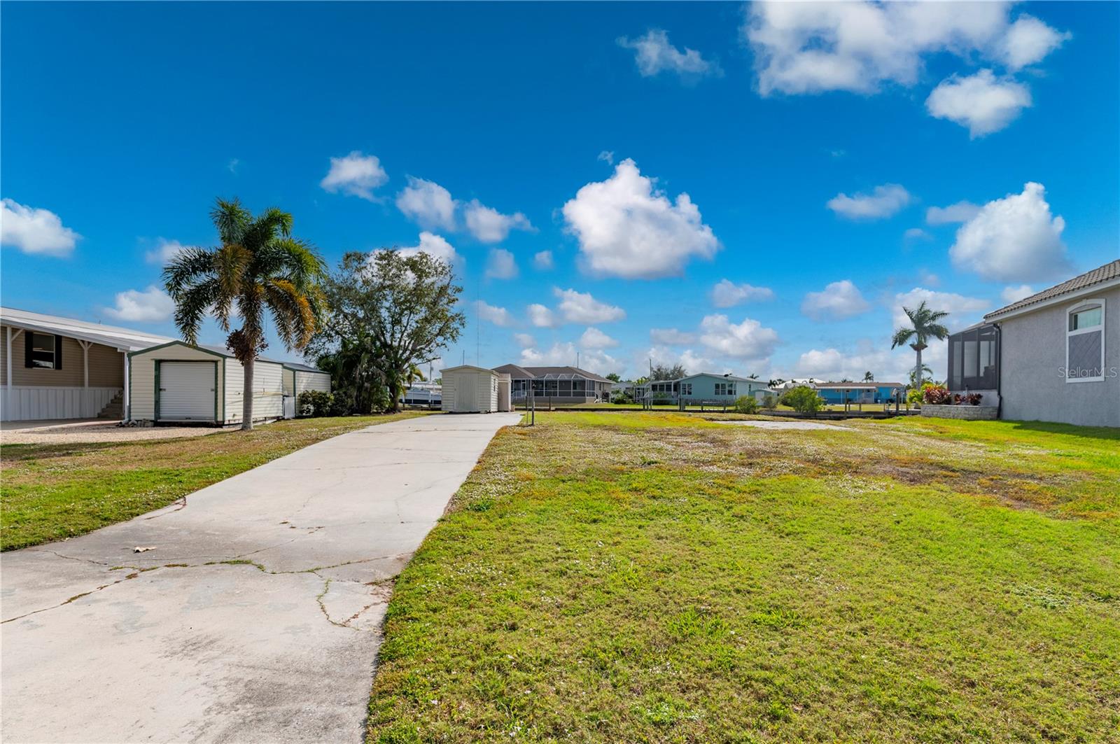 Image 10 of 72 For 741 Longbeach Court