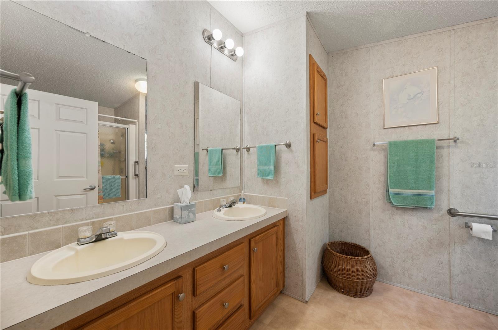 Image 7 of 72 For 741 Longbeach Court