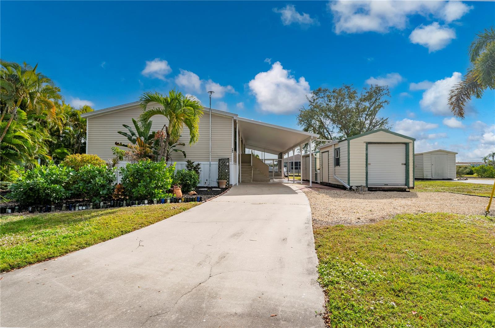 Image 8 of 72 For 741 Longbeach Court