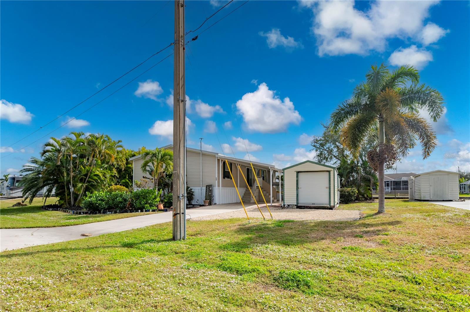 Image 9 of 72 For 741 Longbeach Court