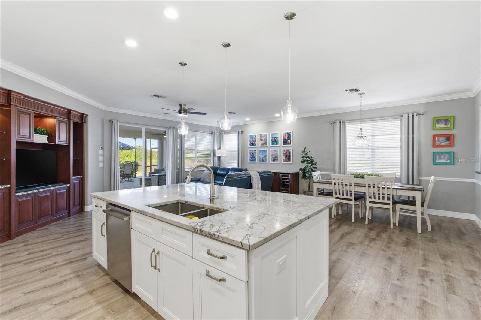 Image 18 of 56 For 13048 Pembroke Circle S