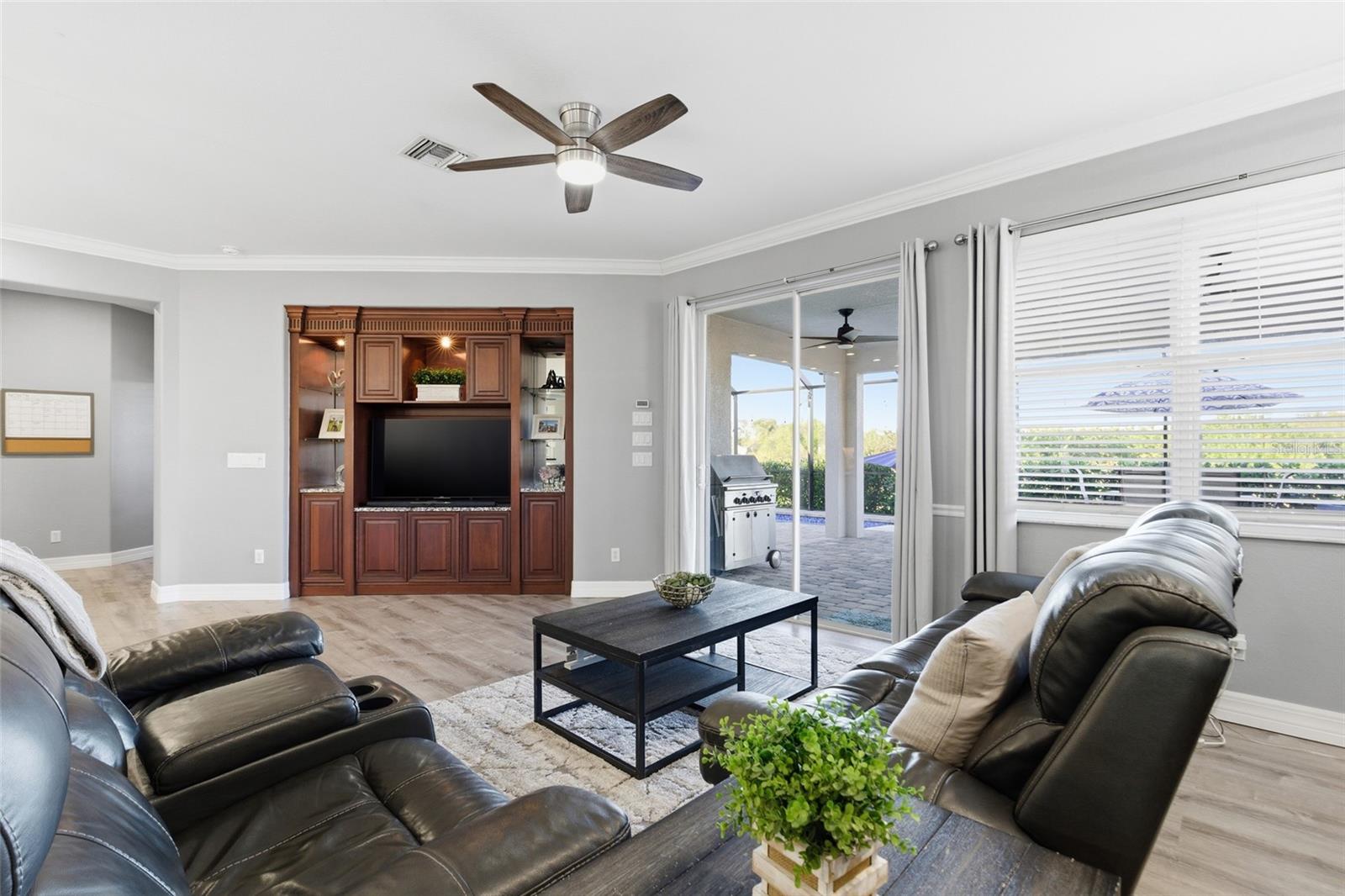 Image 21 of 56 For 13048 Pembroke Circle S