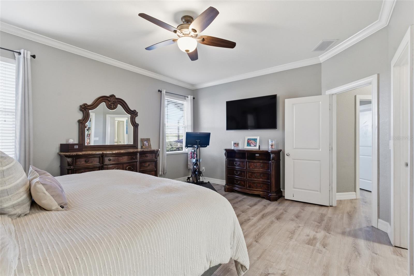 Image 23 of 56 For 13048 Pembroke Circle S