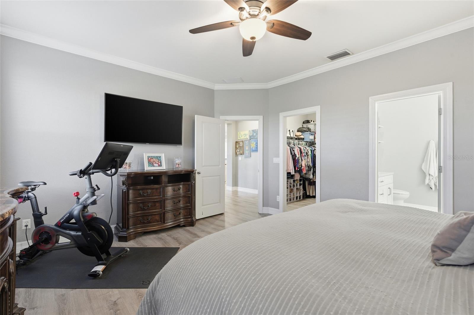 Image 24 of 56 For 13048 Pembroke Circle S