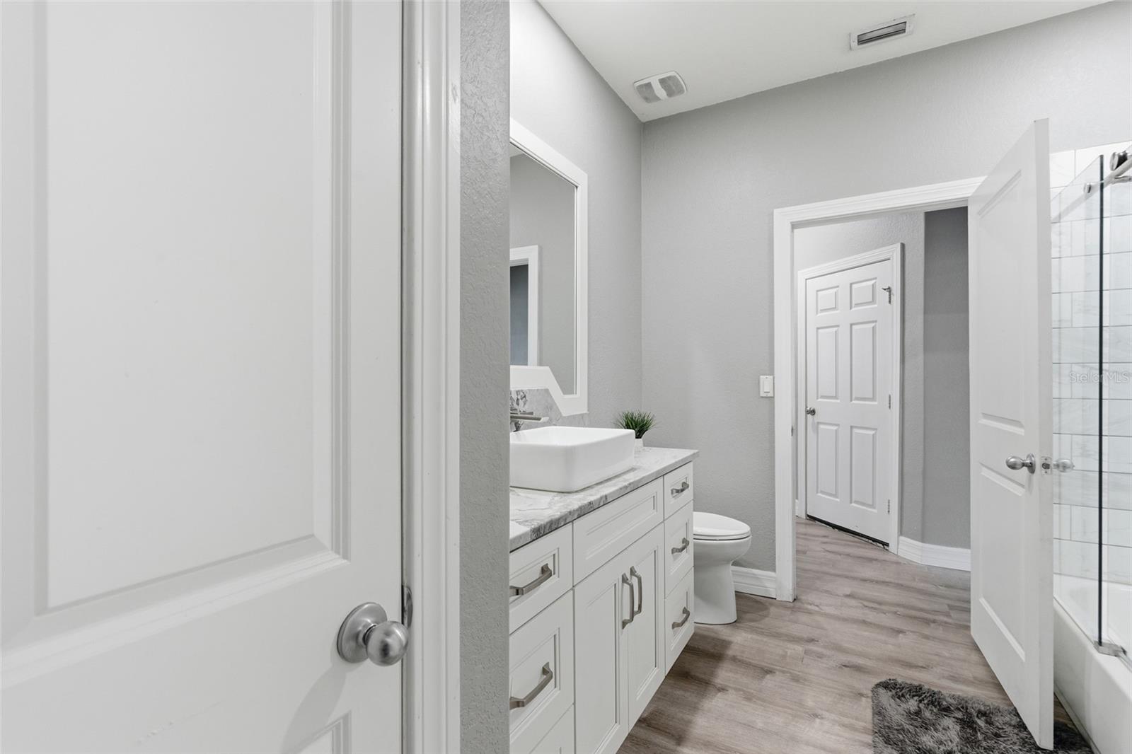 Image 33 of 56 For 13048 Pembroke Circle S