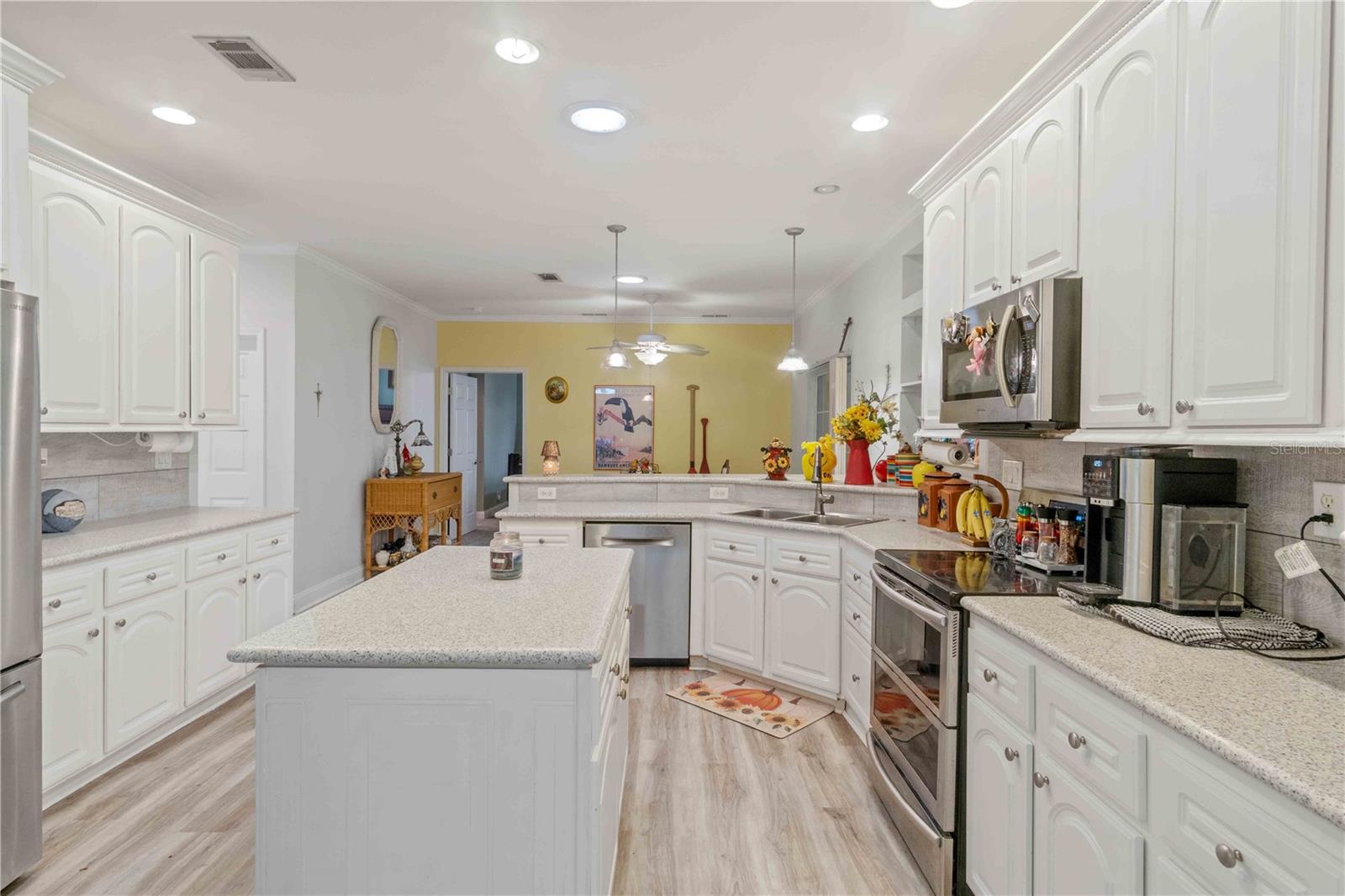 Image 12 of 71 For 8632 Lake Front Court