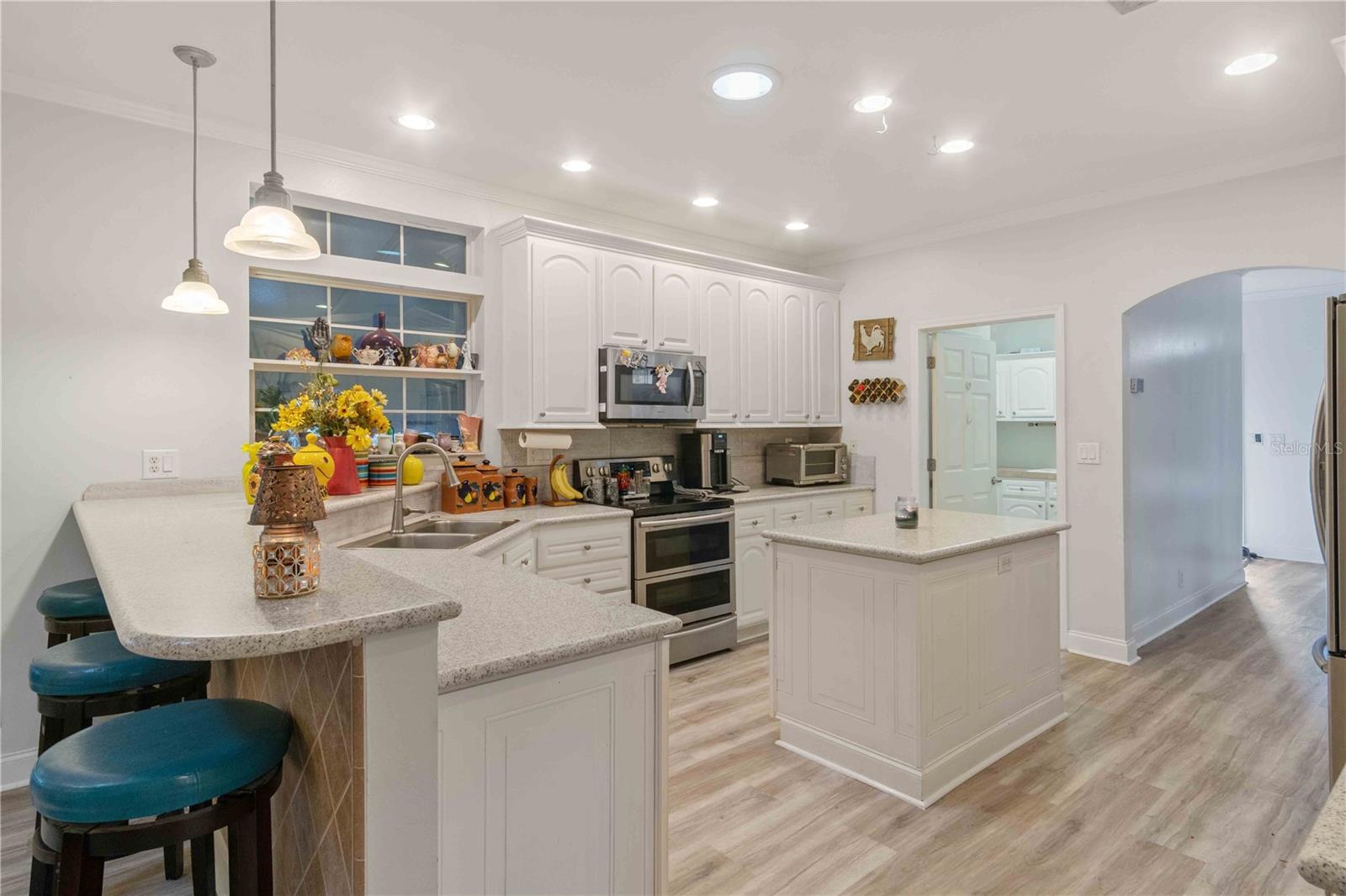 Image 13 of 71 For 8632 Lake Front Court