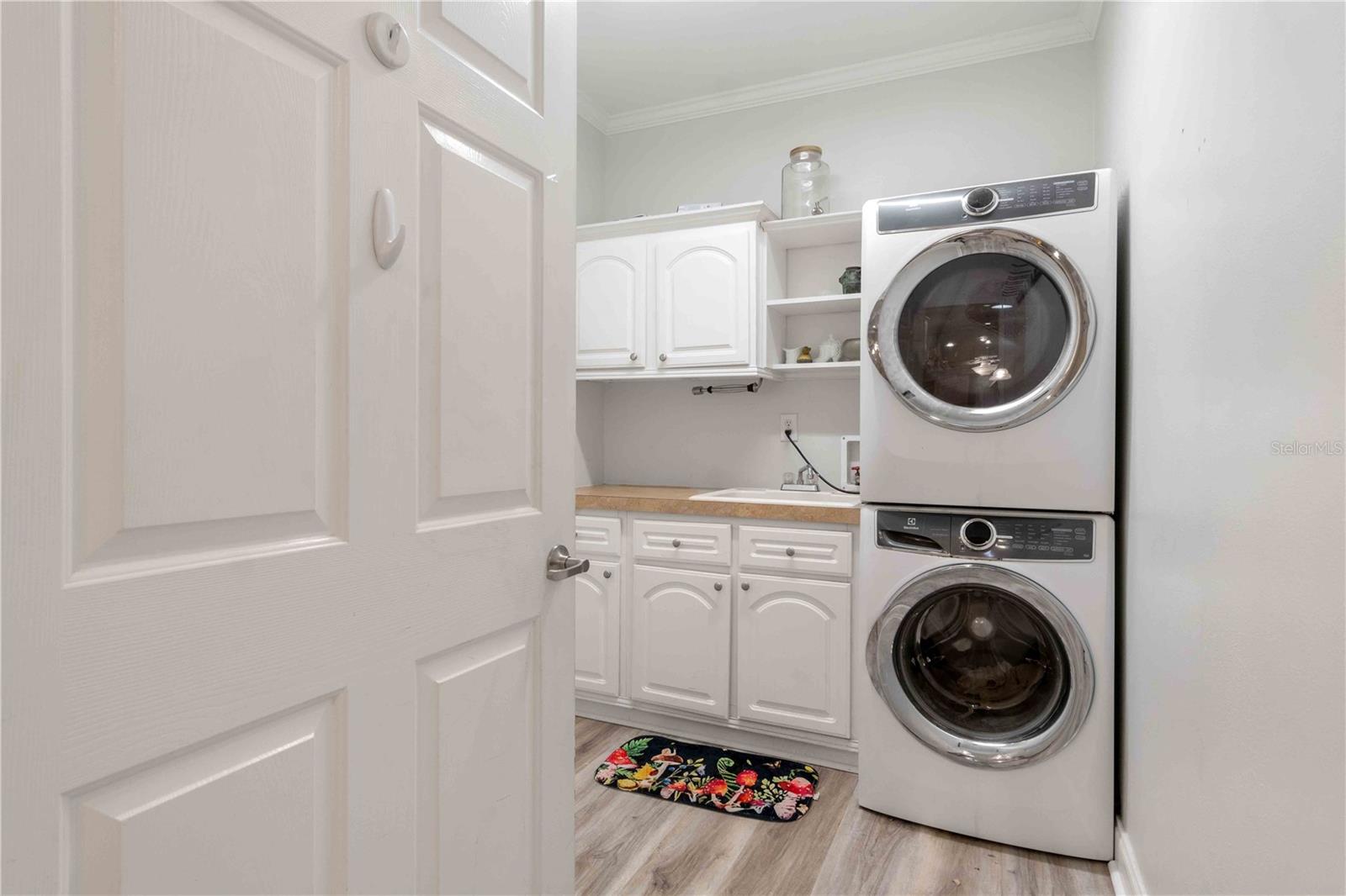 Image 38 of 71 For 8632 Lake Front Court