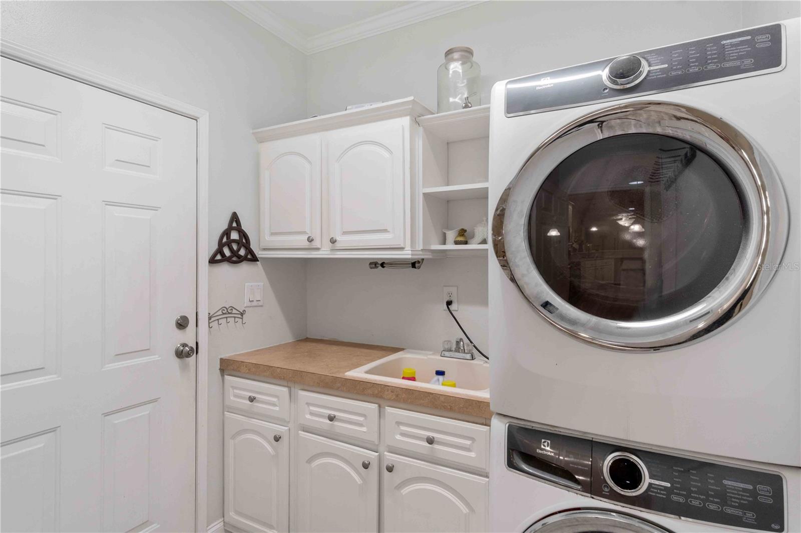 Image 39 of 71 For 8632 Lake Front Court