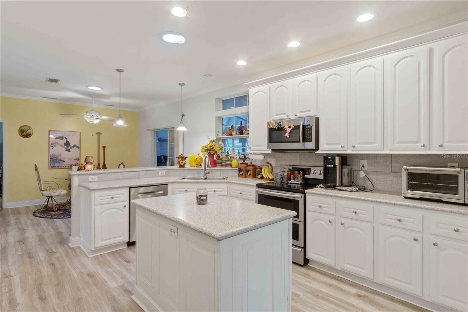 Image 9 of 71 For 8632 Lake Front Court