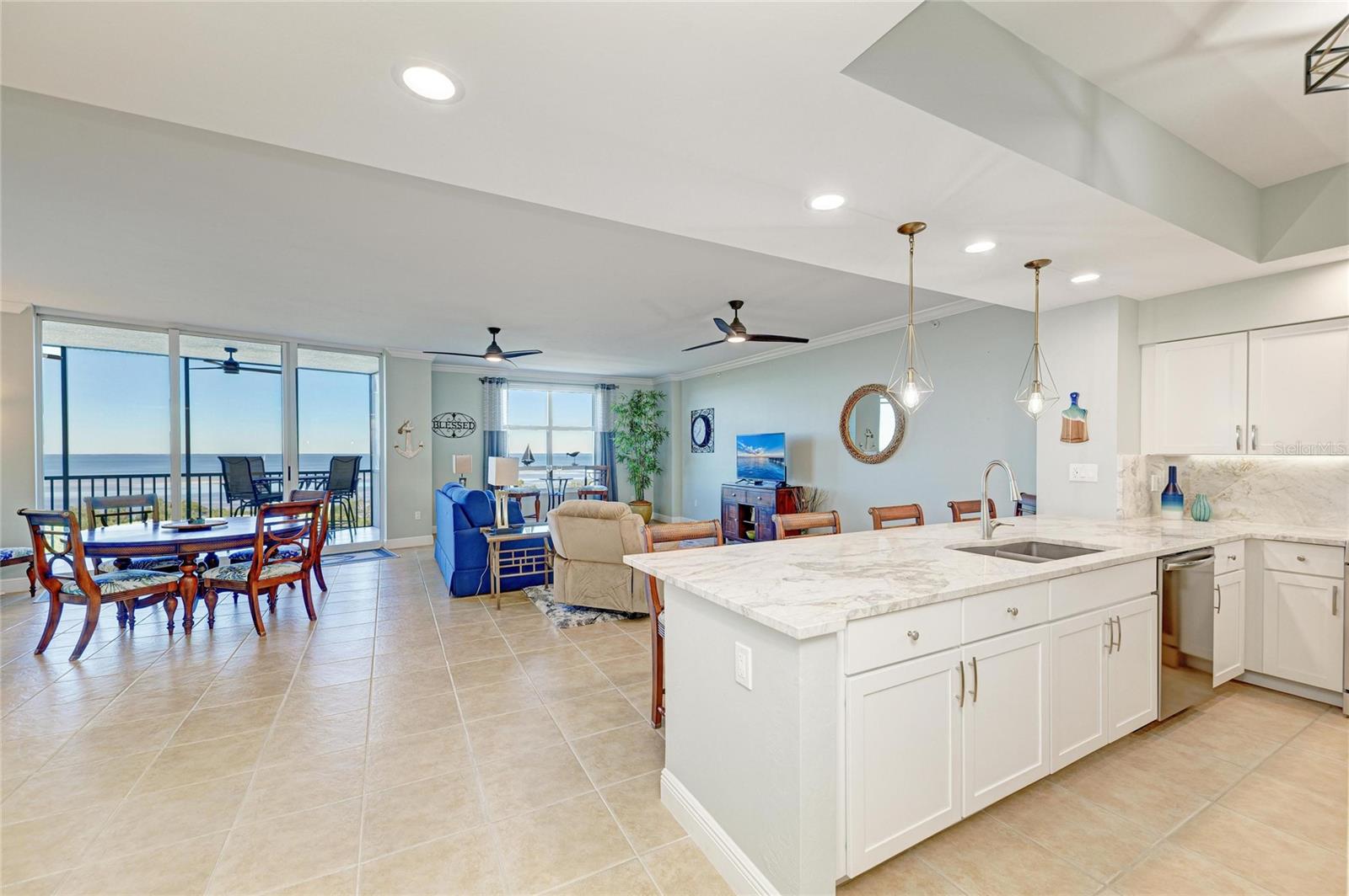 Image 10 of 68 For 3329 Sunset Key Circle 407