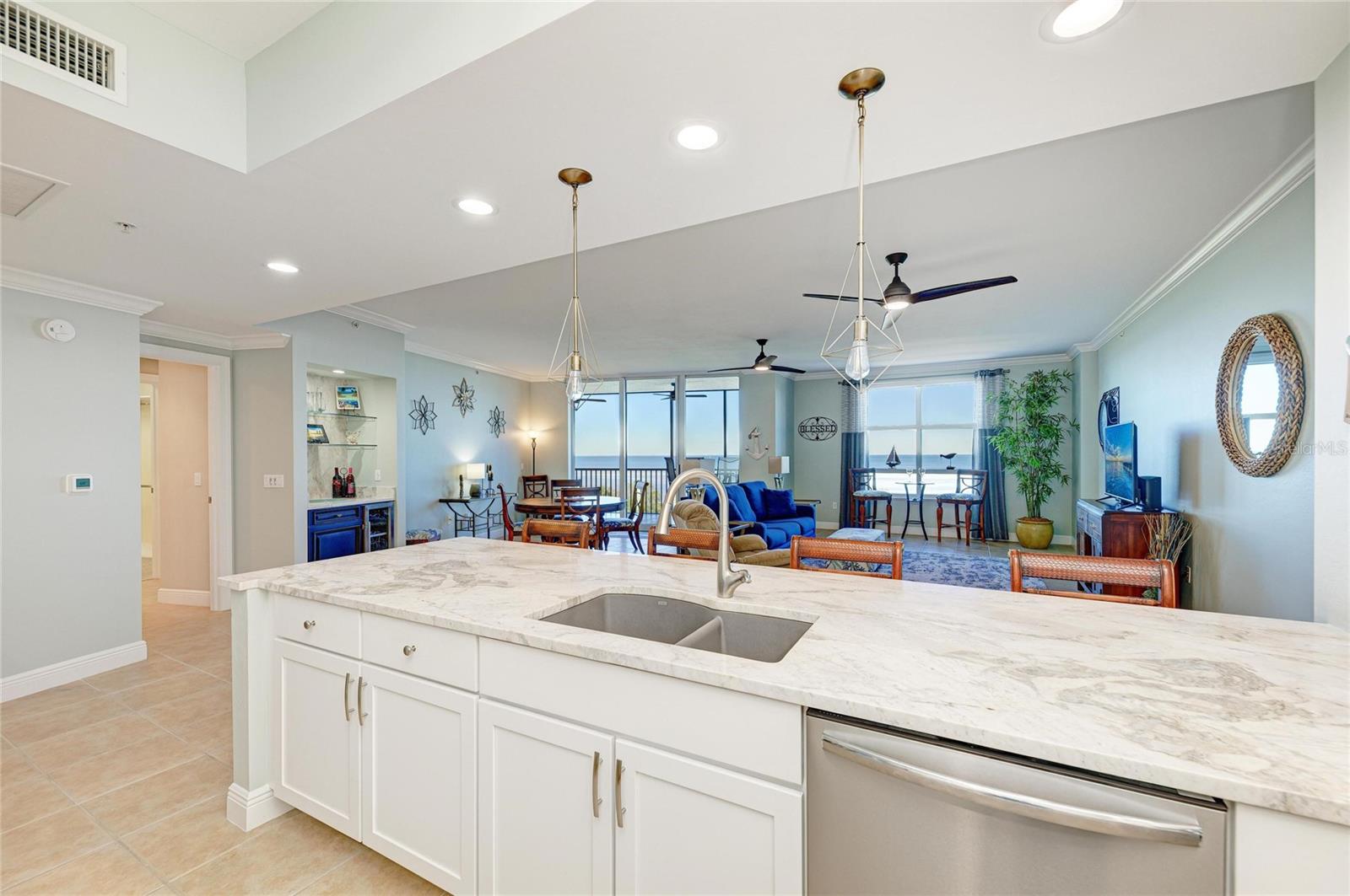 Image 14 of 68 For 3329 Sunset Key Circle 407