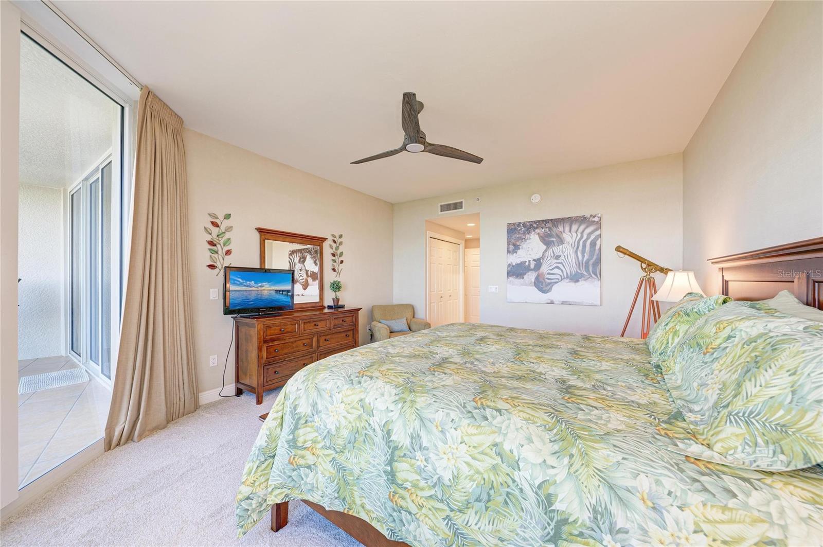 Image 25 of 68 For 3329 Sunset Key Circle 407