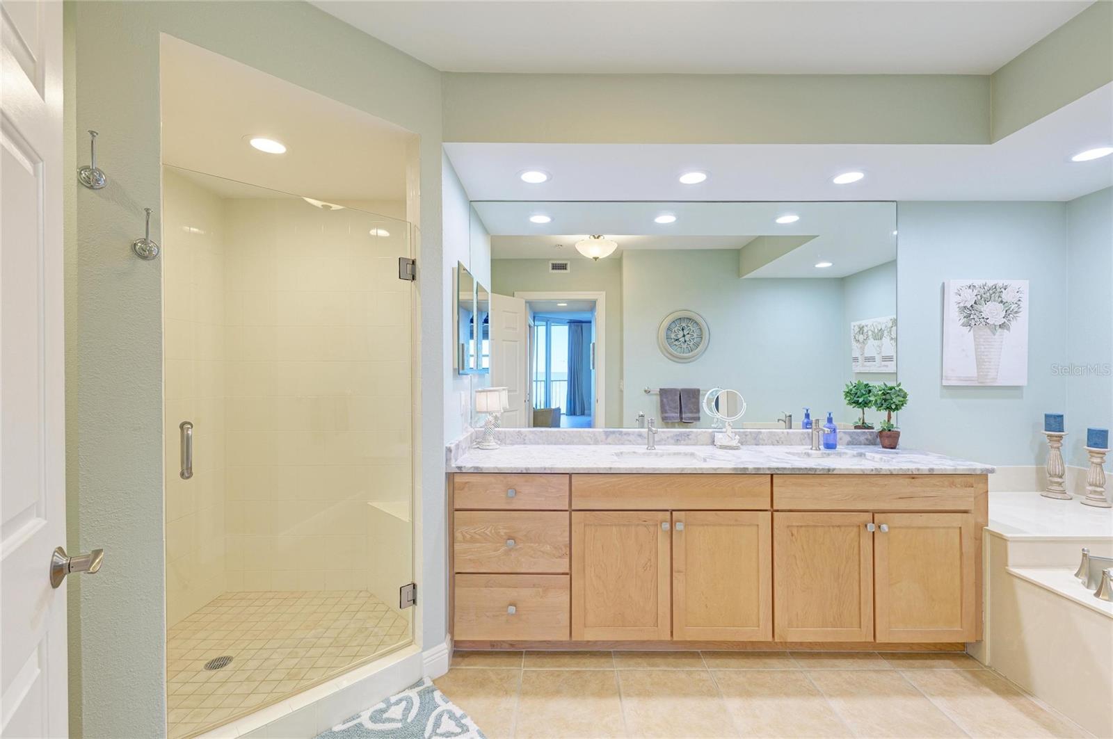 Image 26 of 68 For 3329 Sunset Key Circle 407