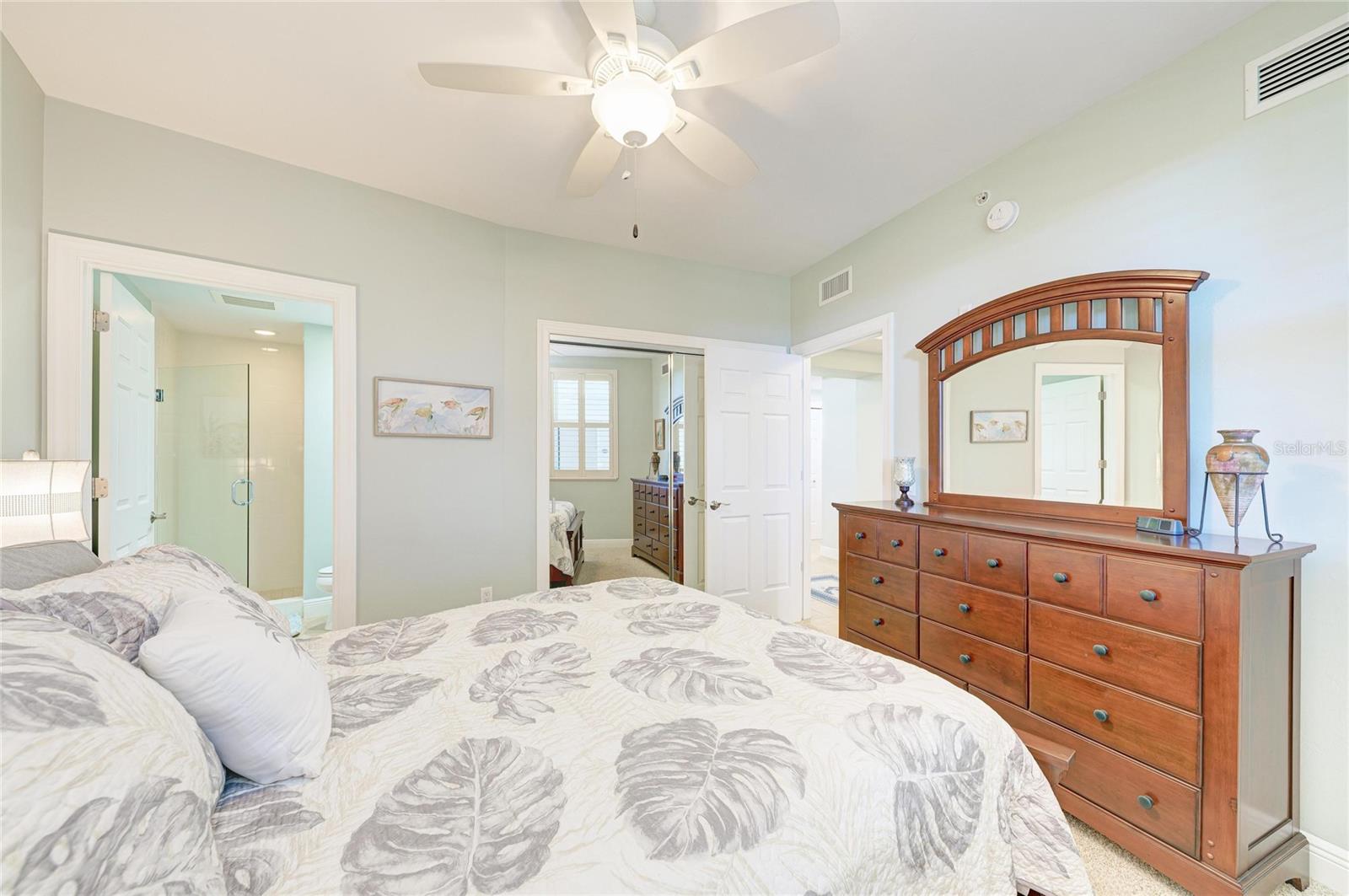 Image 31 of 68 For 3329 Sunset Key Circle 407