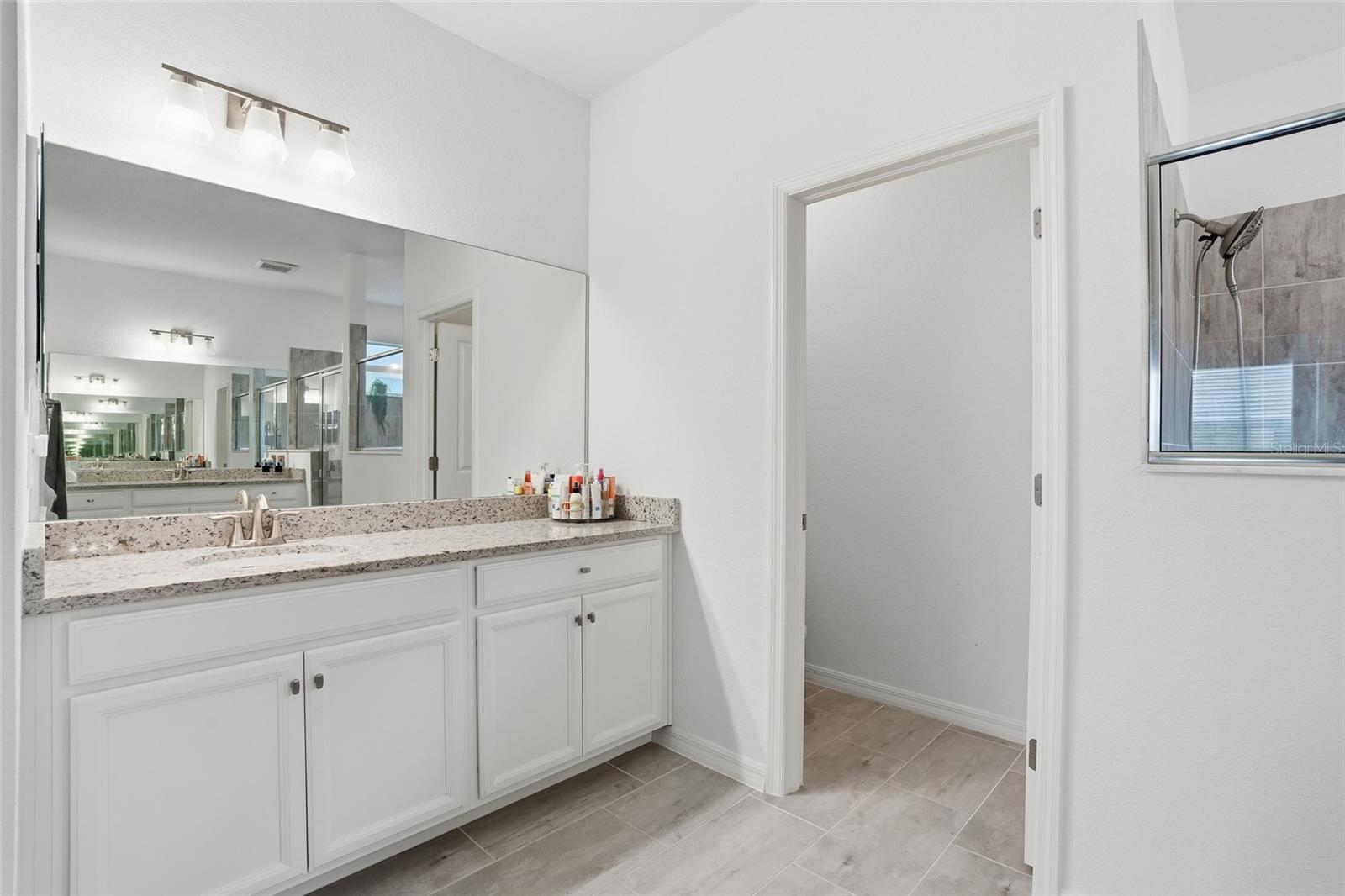 Image 22 of 39 For 17541 Palmetto Pass Lane