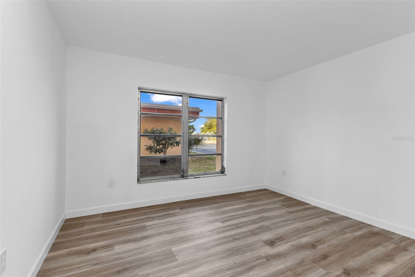 Image 18 of 53 For 2290 Aaron Street 109