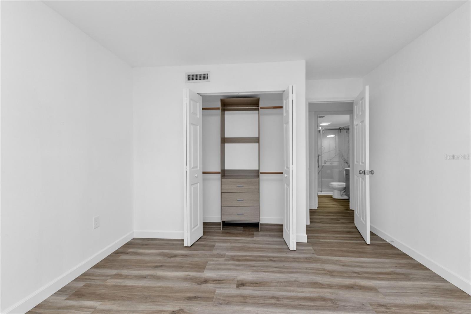 Image 19 of 53 For 2290 Aaron Street 109