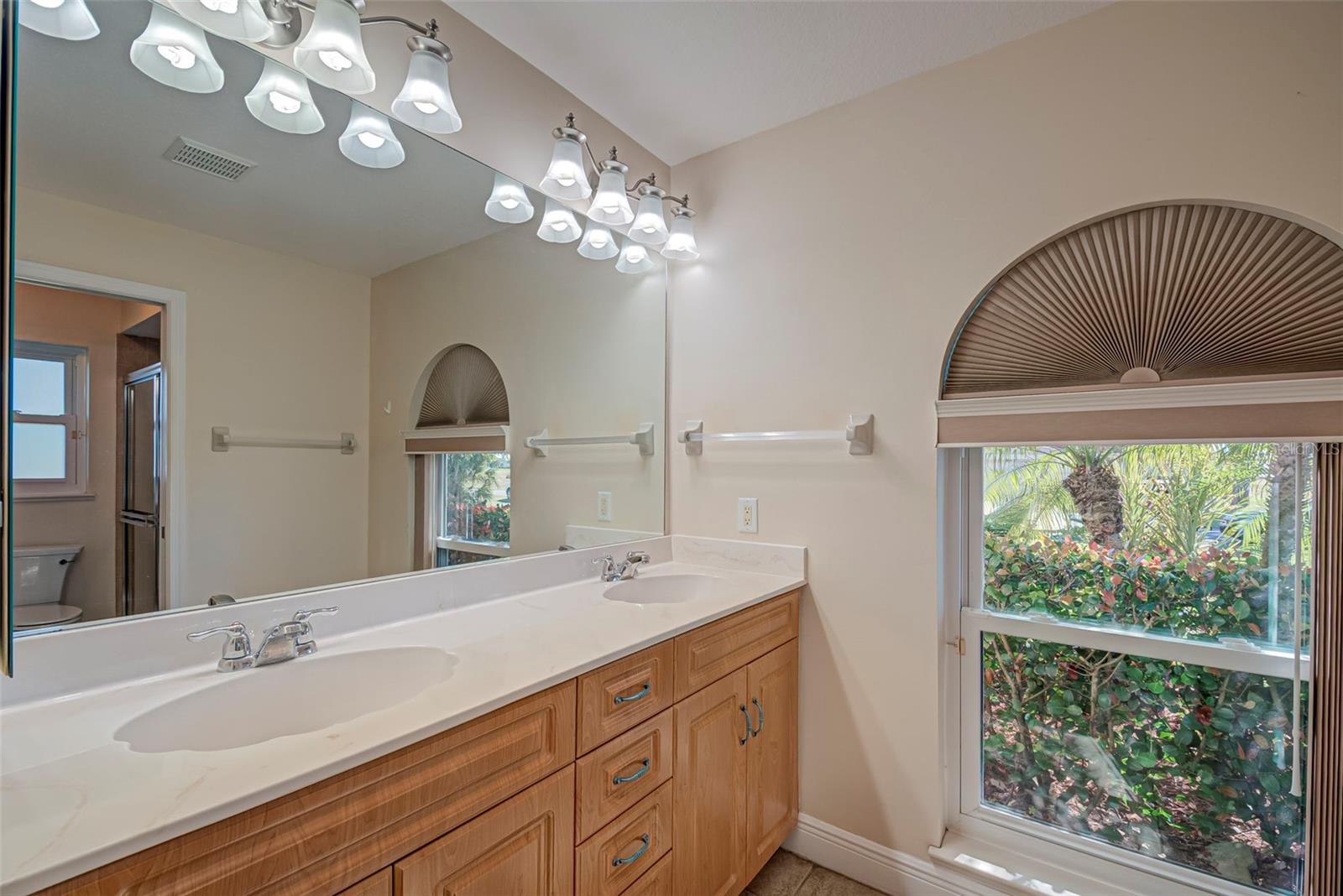 Image 13 of 24 For 24490 Julian Court