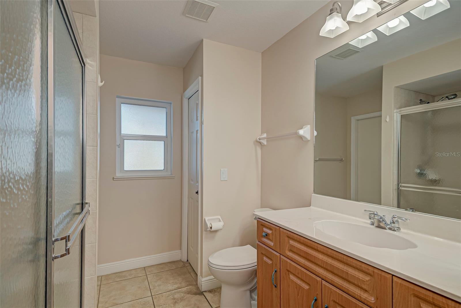 Image 16 of 24 For 24490 Julian Court