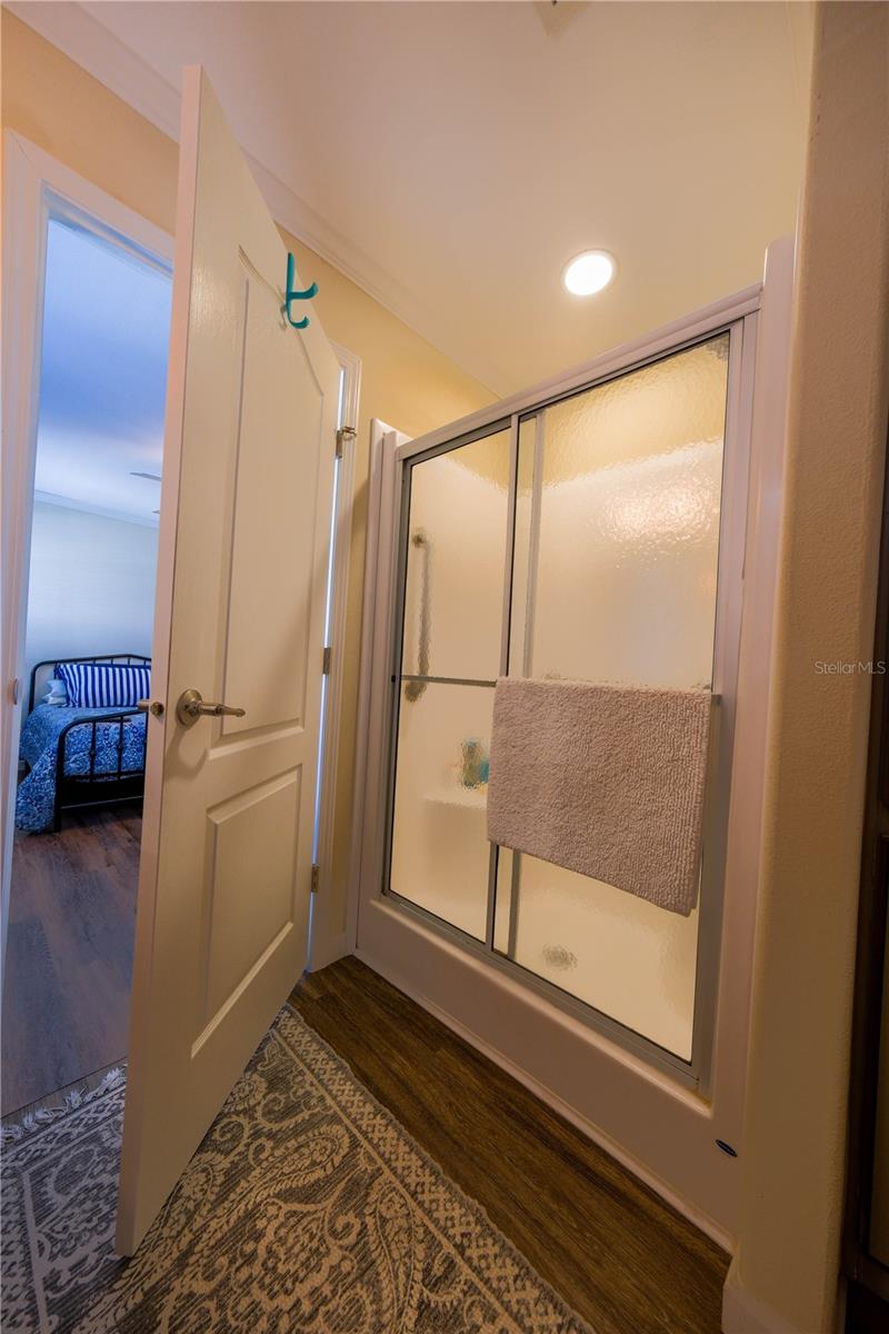 Image 19 of 27 For 701 Aqui Esta Dr  96