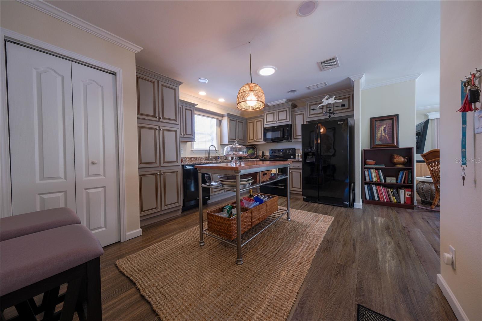 Image 2 of 27 For 701 Aqui Esta Dr  96