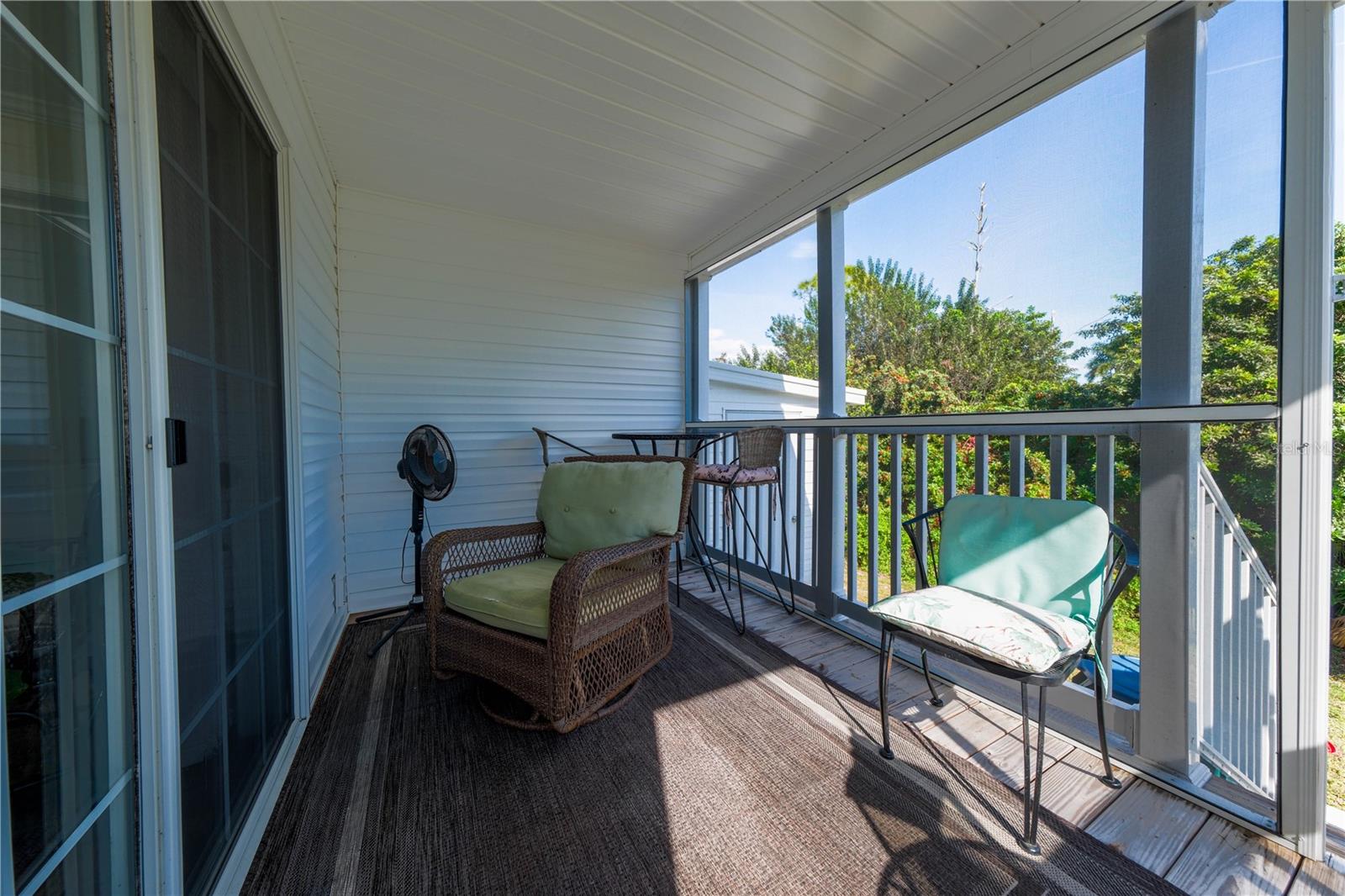 Image 21 of 27 For 701 Aqui Esta Dr  96