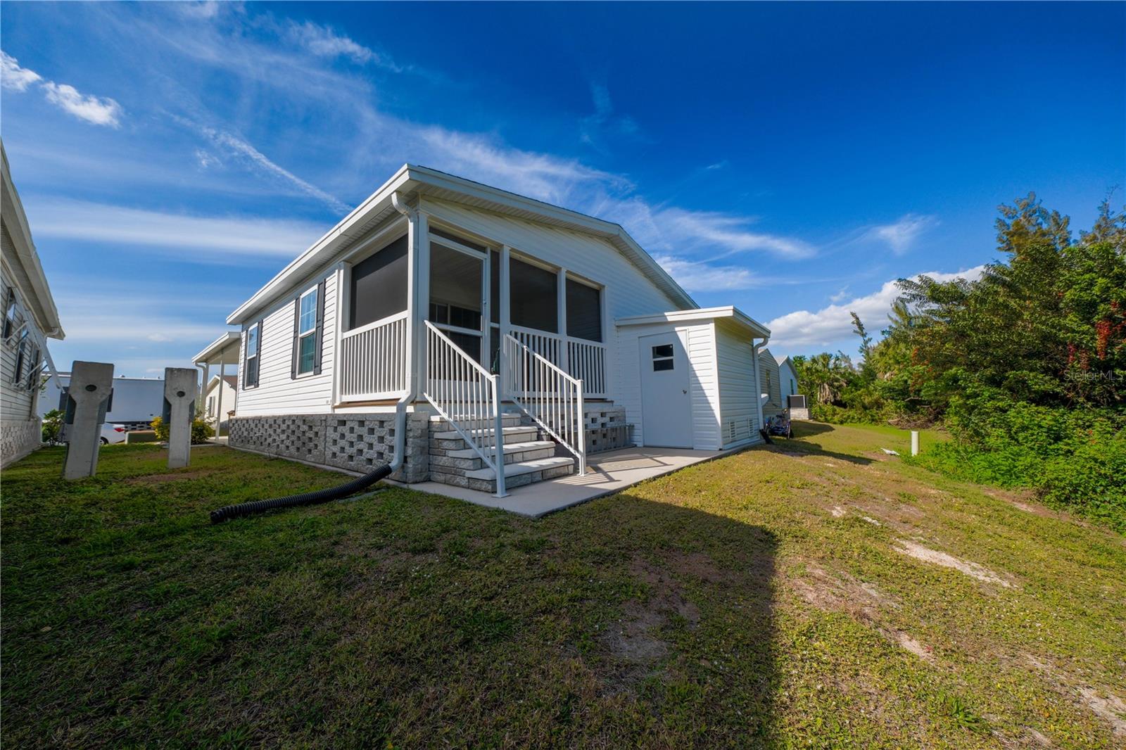 Image 24 of 27 For 701 Aqui Esta Dr  96