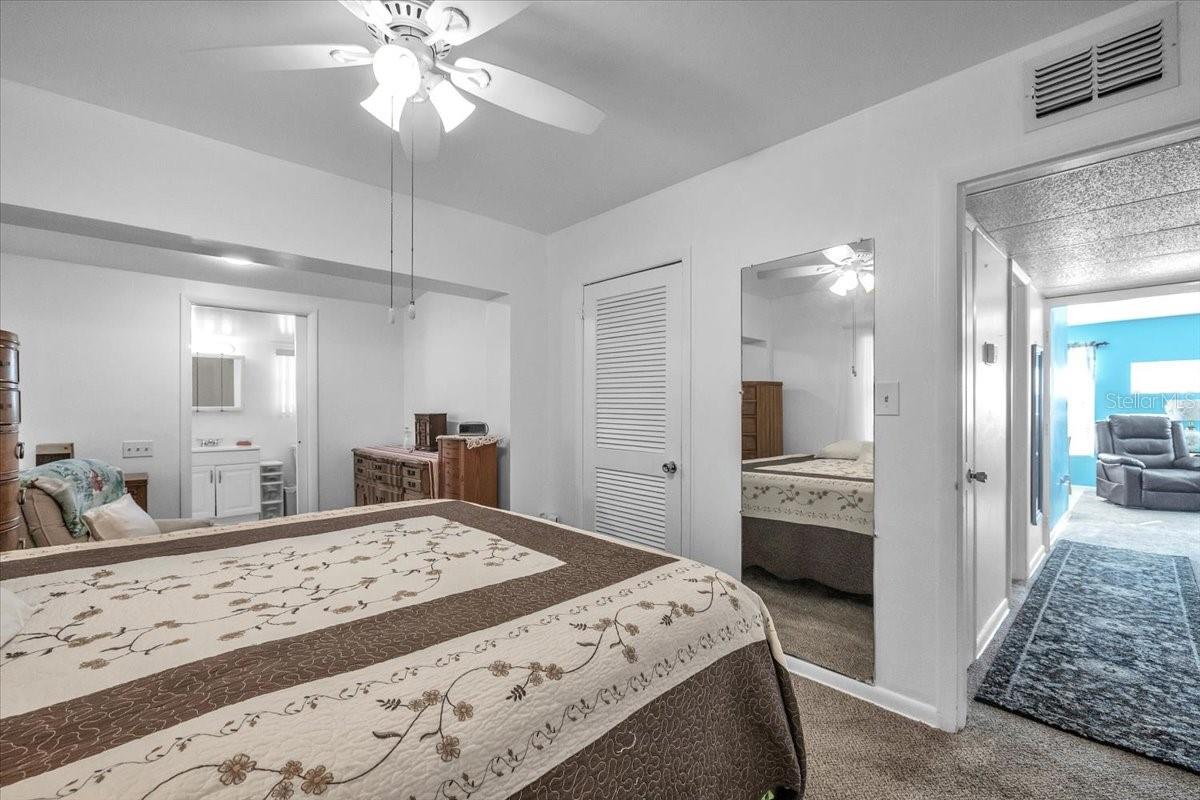 Image 14 of 41 For 370 Duxbury Avenue