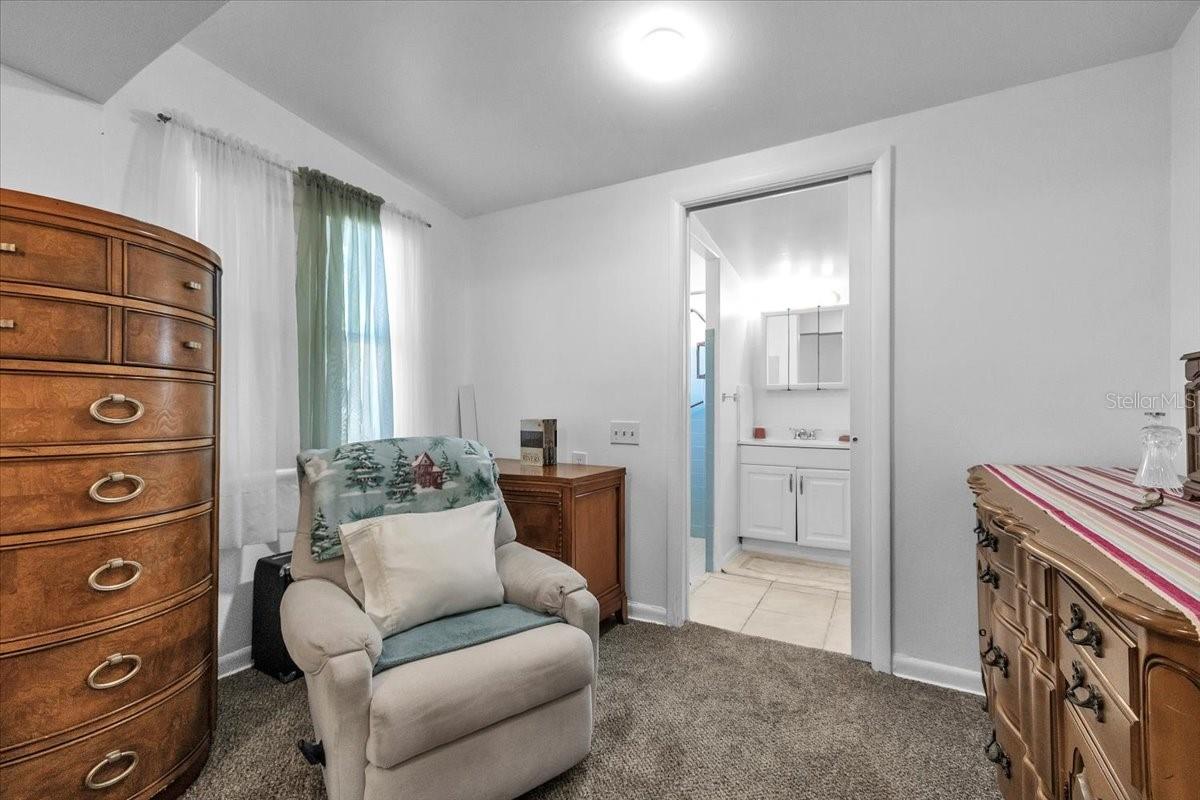 Image 15 of 41 For 370 Duxbury Avenue