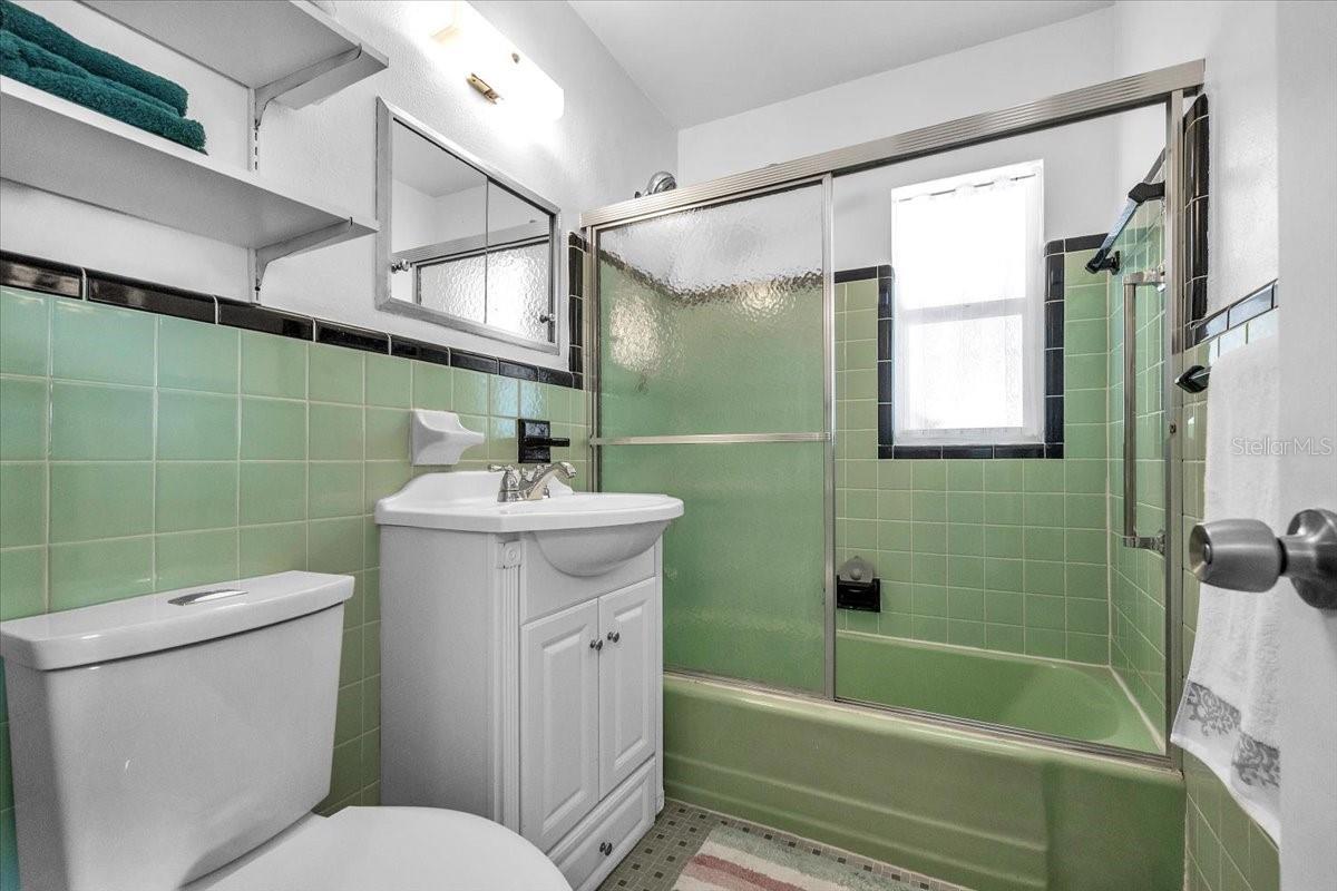 Image 20 of 41 For 370 Duxbury Avenue