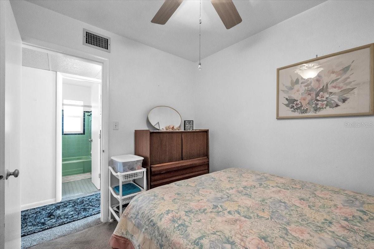 Image 22 of 41 For 370 Duxbury Avenue